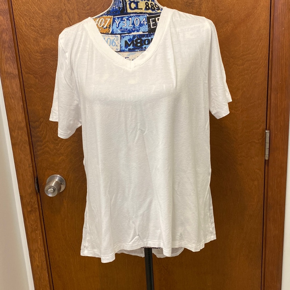 Derin t shirt size large